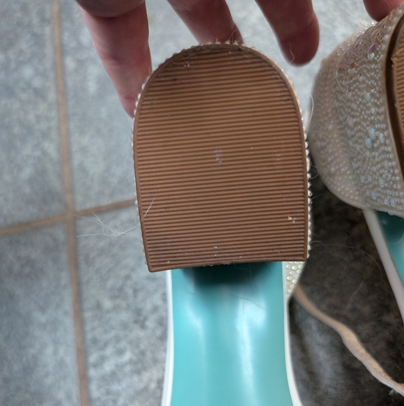 Betsy Johnson 9.5 Wedding Heels - Picture 6 of 9